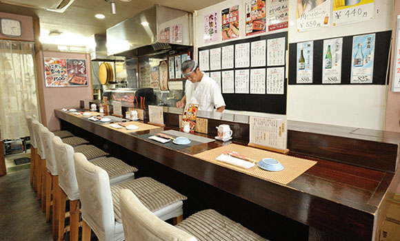 小さな空間で楽しむ◎カウンター6席のみのアットホームな店